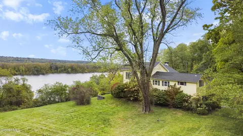 47 Bronk Rd, Selkirk, NY 12158