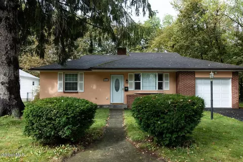 903 8th Ave, Troy, NY 12182