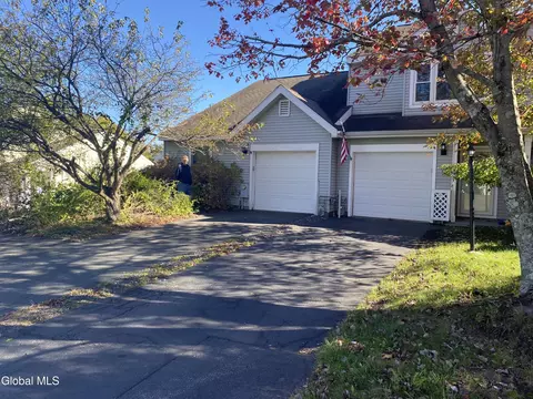 7 Sandra Ln, Rensselaer, NY 12144