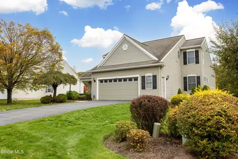 91 Surrey Field Dr, Queensbury, NY 12804