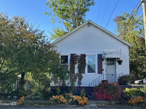 30 111th St, Troy, NY 12182