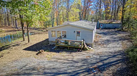 218 Cedar Ln, Greenville, NY 12083