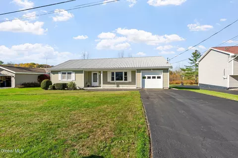 11 Abel Dr, Johnstown, NY 12095
