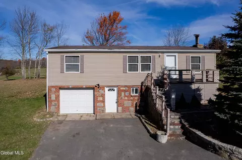 141 W Lykers Rd, Canajoharie, NY 13317