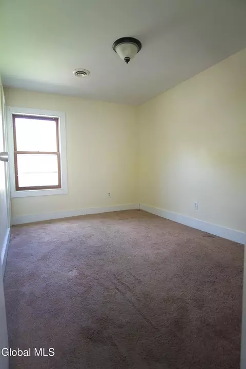 Bedroom - 44 Greenfield Ln, Hampton, NY 12837 photo 3 of 3