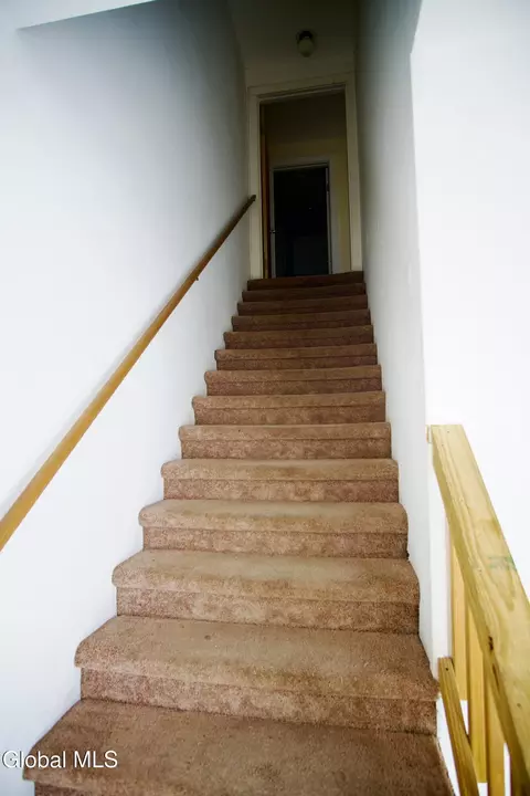 Entry Way - 44 Greenfield Ln, Hampton, NY 12837 photo 1 of 1