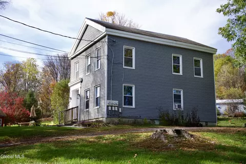 Exterior - 44 Greenfield Ln, Hampton, NY 12837 photo 4 of 7