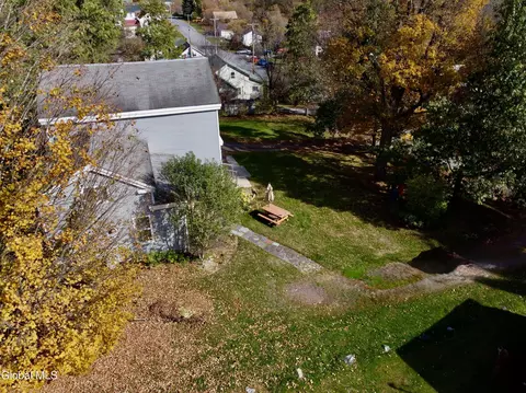 Exterior - 44 Greenfield Ln, Hampton, NY 12837 photo 7 of 7