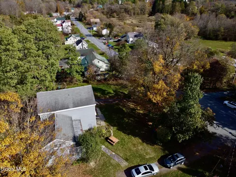View/Area - 44 Greenfield Ln, Hampton, NY 12837 photo 2 of 5