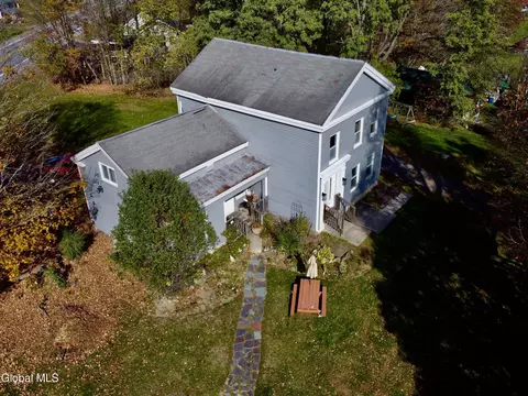 44 Greenfield Ln, Hampton, NY 12837