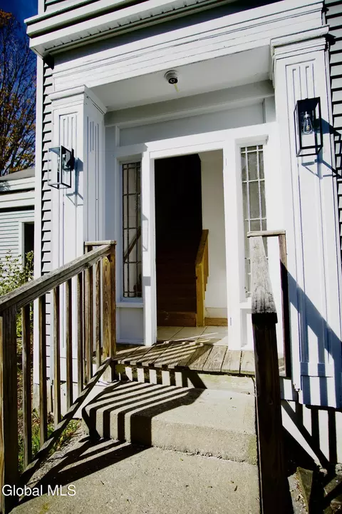 Exterior - 44 Greenfield Ln, Hampton, NY 12837 photo 6 of 7