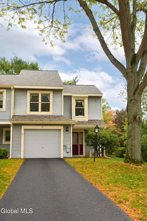 22 Generals Way, Clifton Park, NY 12065