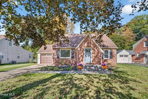 35 Witbeck Dr, Glenville, NY 12302