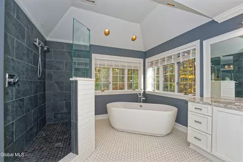 Bath - 13 Cobble Hill Dr, Gansevoort, NY 12831 photo 2 of 5