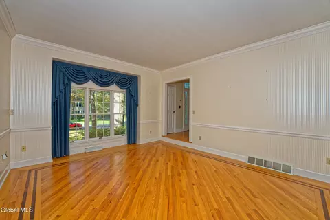 Living - 13 Cobble Hill Dr, Gansevoort, NY 12831 photo 2 of 8