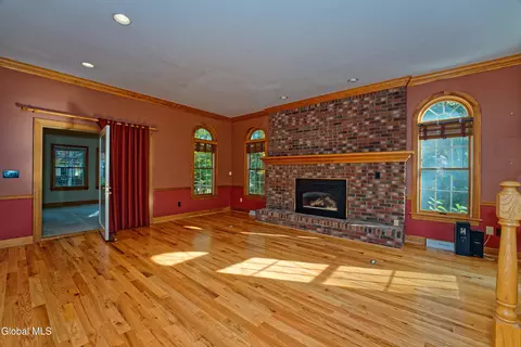 Living - 13 Cobble Hill Dr, Gansevoort, NY 12831 photo 4 of 8
