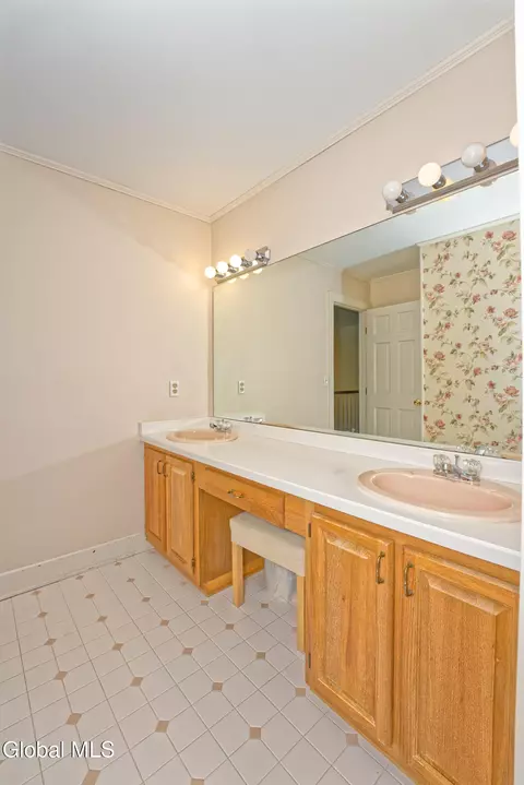 Bath - 13 Cobble Hill Dr, Gansevoort, NY 12831 photo 4 of 5