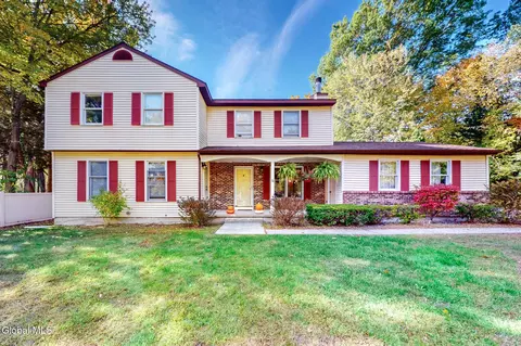 11 Birch Glen Dr, Halfmoon, NY 12188
