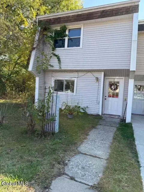 23 Tenendaho Ln, Mechanicville, NY 12118