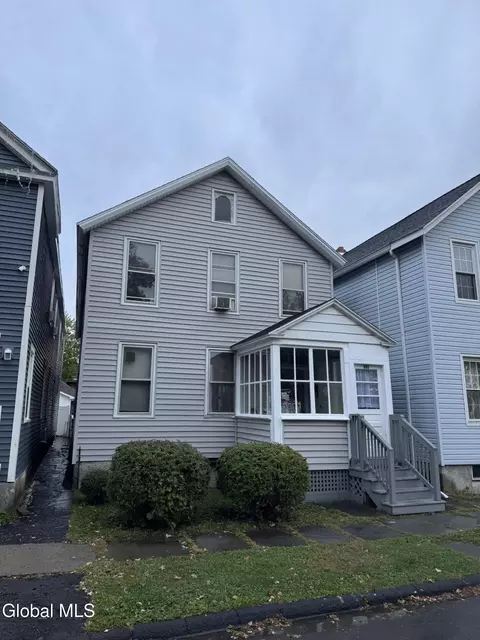 382 3rd Ave, Troy, NY 12182