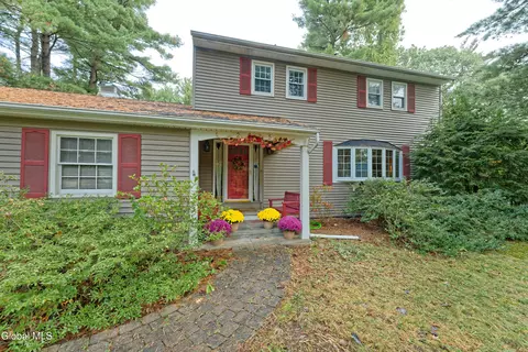 2525 Antonia Dr, Schenectady, NY 12309