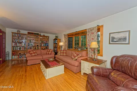2525 Antonia Dr, Schenectady, NY 12309 photo 8