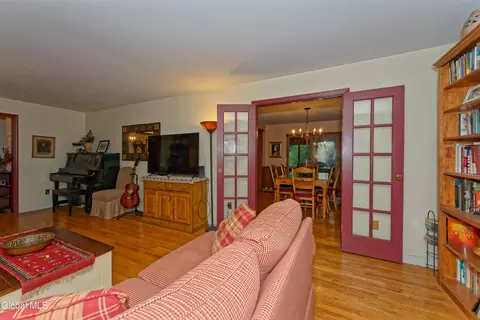 2525 Antonia Dr, Schenectady, NY 12309 photo 6