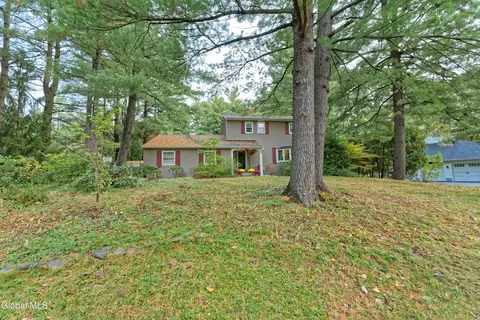 2525 Antonia Dr, Schenectady, NY 12309 photo 2