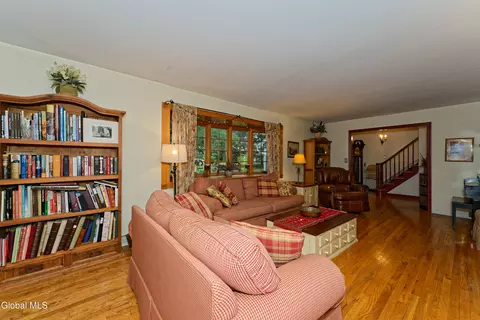 2525 Antonia Dr, Schenectady, NY 12309 photo 9