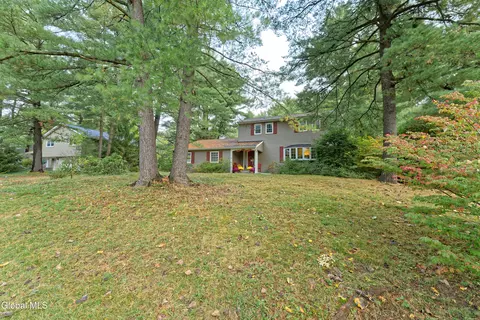 2525 Antonia Dr, Schenectady, NY 12309 photo 3