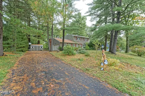 2525 Antonia Dr, Schenectady, NY 12309 photo 4