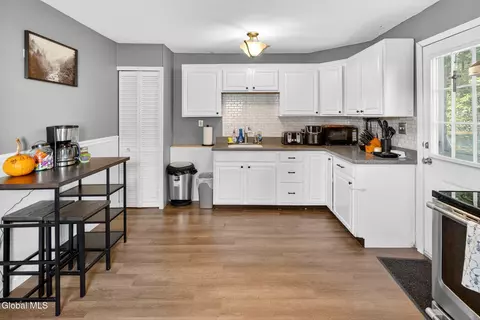 Kitchen - 163 Chiswell Rd, Schenectady, NY 12304 photo 2 of 3