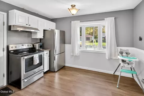 Kitchen - 163 Chiswell Rd, Schenectady, NY 12304 photo 3 of 3