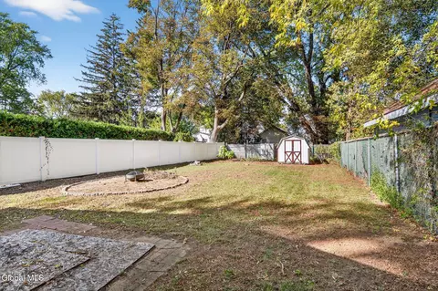 Exterior - 163 Chiswell Rd, Schenectady, NY 12304 photo 2 of 8