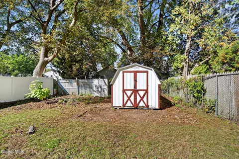 Exterior - 163 Chiswell Rd, Schenectady, NY 12304 photo 3 of 8