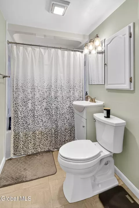 Bath - 163 Chiswell Rd, Schenectady, NY 12304 photo 2 of 2