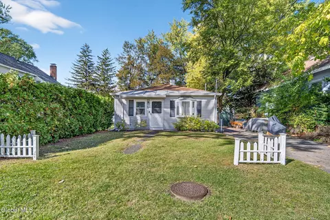 Exterior - 163 Chiswell Rd, Schenectady, NY 12304 photo 7 of 8