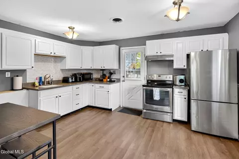 Kitchen - 163 Chiswell Rd, Schenectady, NY 12304 photo 1 of 3