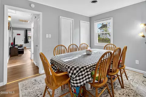 Dining - 163 Chiswell Rd, Schenectady, NY 12304 photo 2 of 3