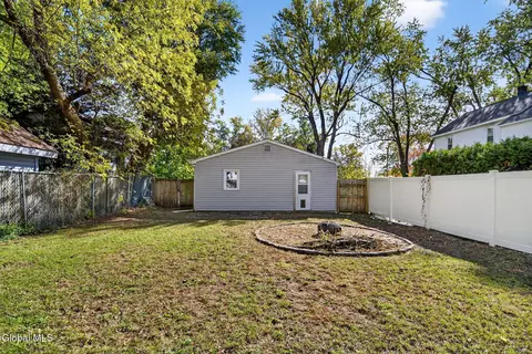 Exterior - 163 Chiswell Rd, Schenectady, NY 12304 photo 4 of 8