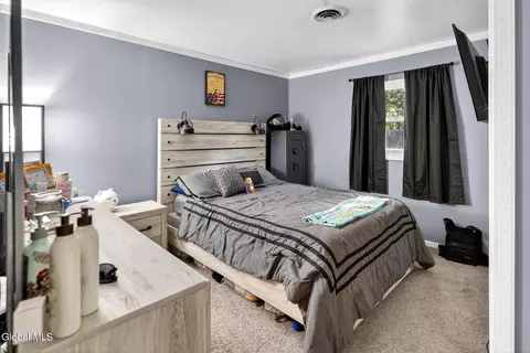 Bedroom - 163 Chiswell Rd, Schenectady, NY 12304 photo 2 of 3