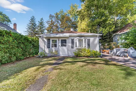 163 Chiswell Rd, Schenectady, NY 12304