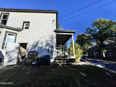 Exterior - 1730 Watt St, Schenectady, NY 12304 photo 4 of 4