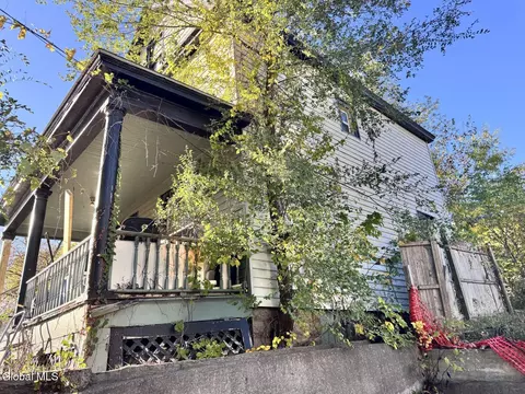 Exterior - 1730 Watt St, Schenectady, NY 12304 photo 2 of 4