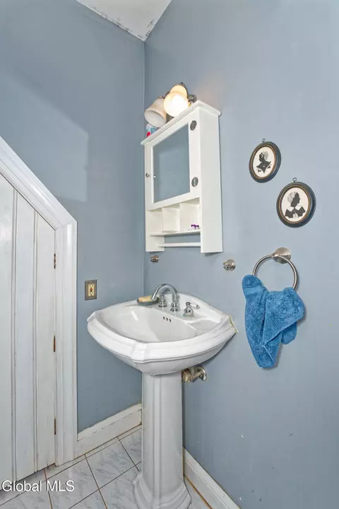 1078 Gillespie St, Schenectady, NY 12308 photo 40