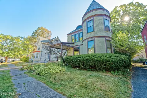1078 Gillespie St, Schenectady, NY 12308