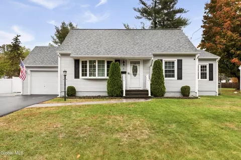 5 Oakwood Dr, Albany, NY 12205