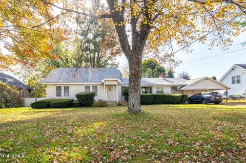 192 2nd Ave Ext, Gloversville, NY 12078