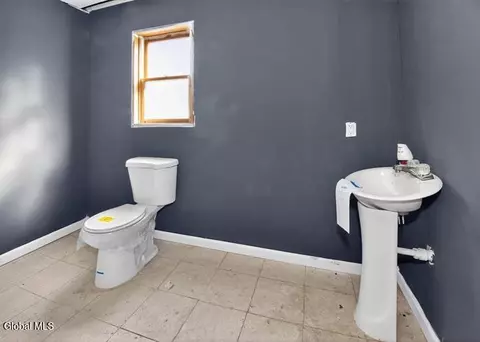 Bath - 1087 Davis Ter, Schenectady, NY 12303 photo 3 of 4