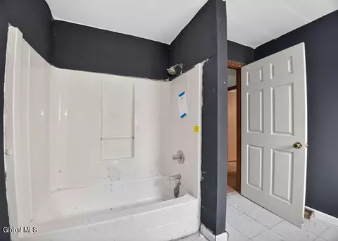 Bath - 1087 Davis Ter, Schenectady, NY 12303 photo 2 of 4